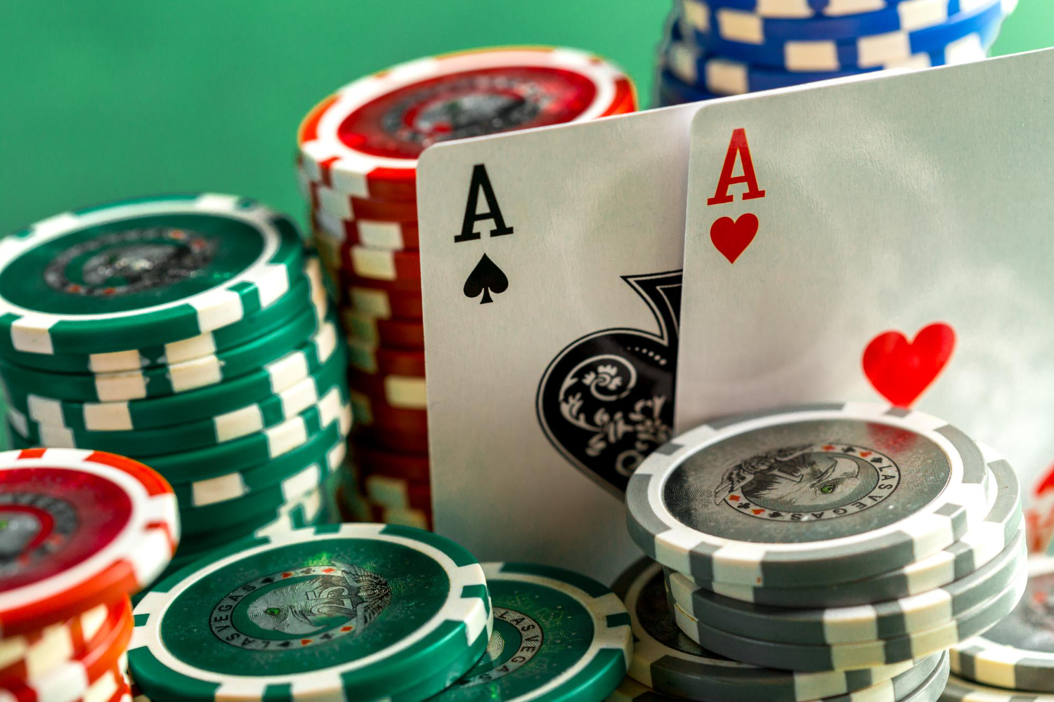 Improve the poker strategies for competitions